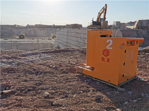 長沙凱發(fā)超硬材料科技有限公司,長沙礦山石材開采設備銷售,長沙金剛石繩鋸機銷售,金剛石串珠繩生產(chǎn)銷售，水平鉆機生產(chǎn)銷售