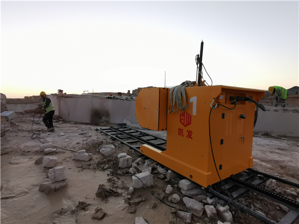 長沙凱發(fā)超硬材料科技有限公司,長沙礦山石材開采設備銷售,長沙金剛石繩鋸機銷售,金剛石串珠繩生產(chǎn)銷售，水平鉆機生產(chǎn)銷售